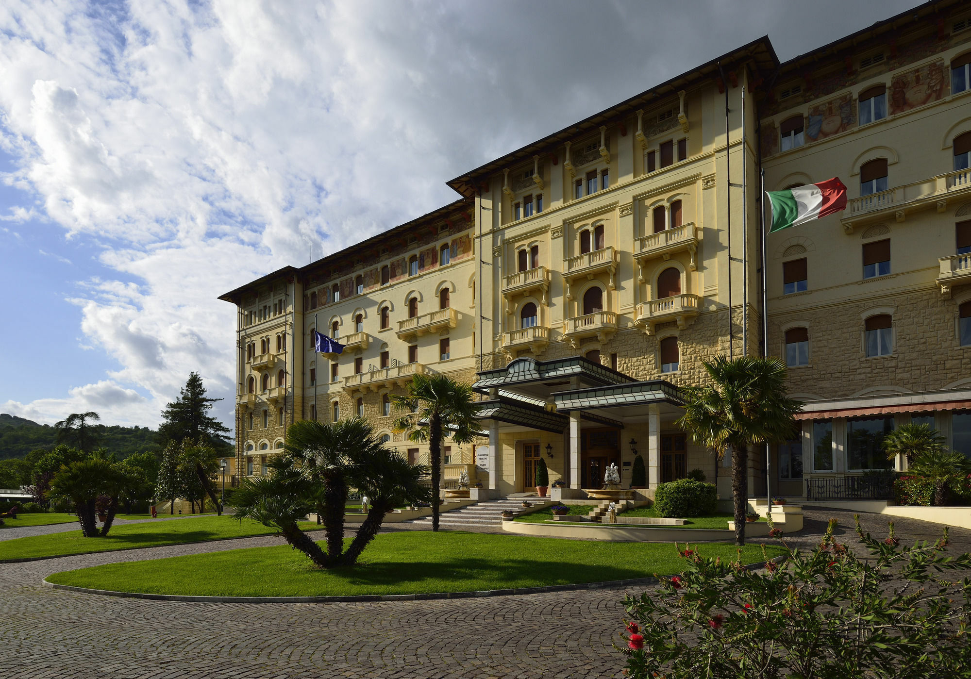 פיוג'י Grand Hotel Palazzo Della Fonte מראה חיצוני תמונה